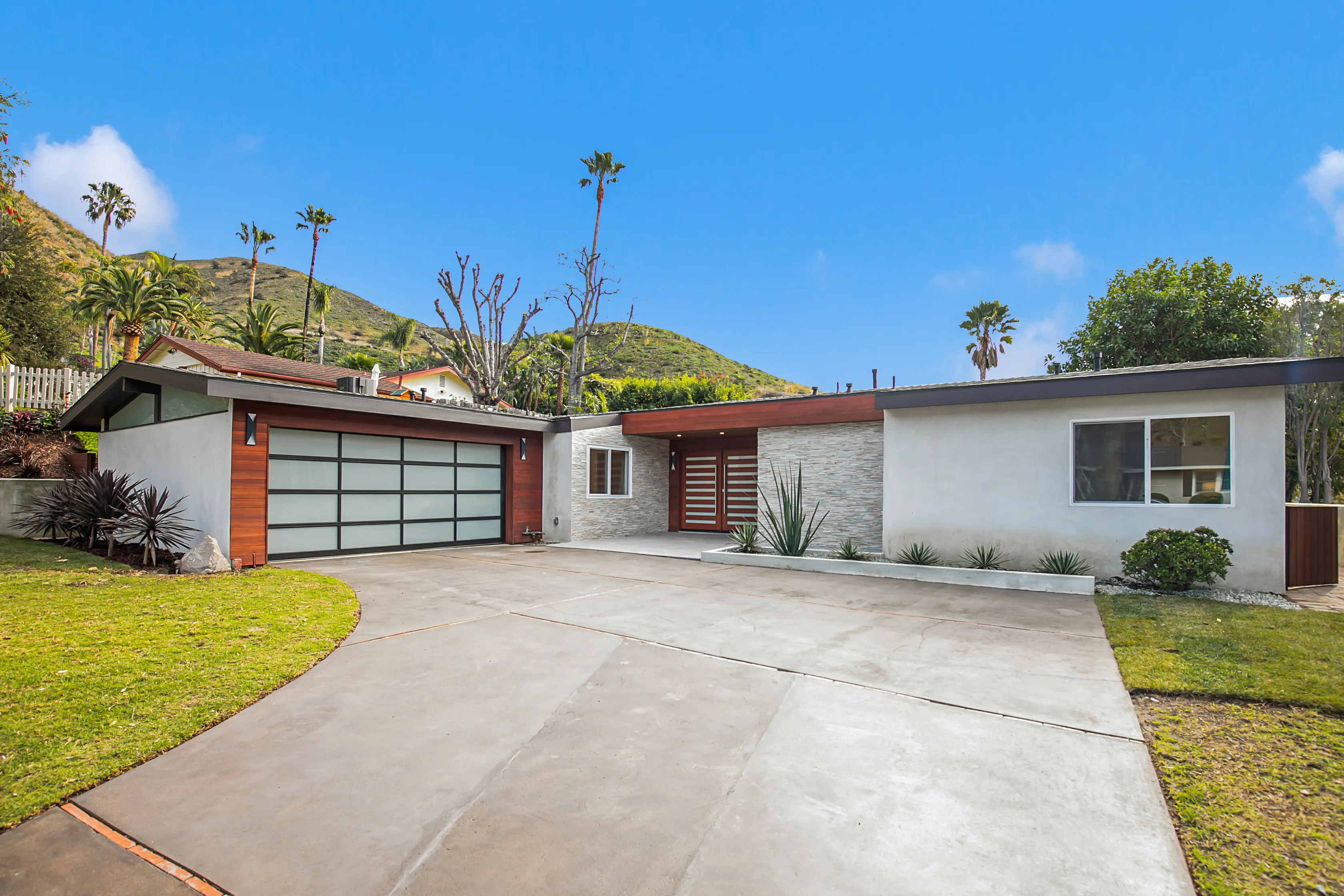 Vista Sierra Dr Malibu home and yard renovation — view 3